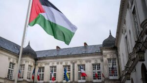 Conflit du Moyen-Orient: différend sur les drapeaux palestiniens dans les mairies de la France