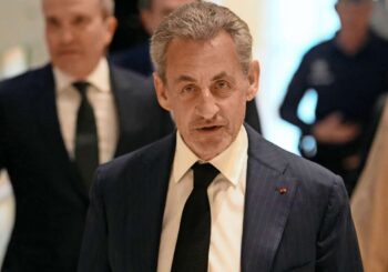 Jugement à Paris: Sarkozy en Libye procédé en partie parlé coupable