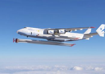 Plus grand qu’un terrain de foot, ce monstre volant transportera bientôt des éoliennes dans le monde entier