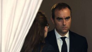 Après la démission du Premier ministre : Crise gouvernementale en France – Le Premier ministre peine à trouver un compromis