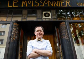 Conseils de Monsieur Moissonnier : Les cellulaires hors de la table ! – C&rsquo;est comme ça qu&rsquo;on se comporte dans un restaurant