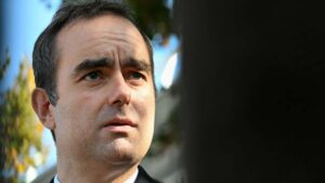 Crise gouvernementale en France : Lecornu est de nouveau aux prises avec des mesures d'austérité et un vote de censure
