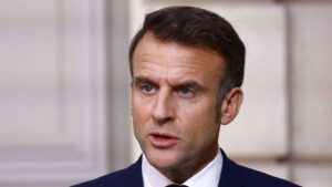 Crise gouvernementale en France : Macron veut nommer le prochain Premier ministre d'ici le soir