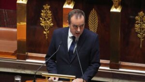 Déclaration du gouvernement : le Premier ministre français suspend la réforme controversée des retraites