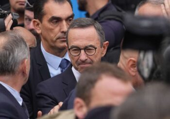 Derniers pourparlers : le président Macron sous pression croissante dans la crise gouvernementale