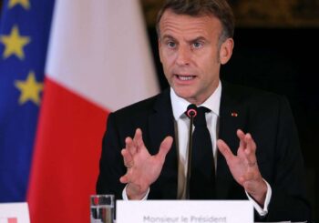 France : Macron entame une consultation de crise avec les dirigeants des partis