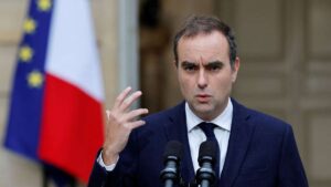 Paris avant une décision : Lecornu voit une voie pour un nouveau gouvernement en France