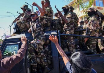 Violentes manifestations : Médias : Le président de Madagascar expulsé par avion après les manifestations