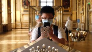 Crime : Débat sécuritaire : Comment un cambriolage au Louvre a-t-il été possible ?