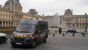 Crime : Ex-voleur de bijoux : le butin du Louvre ne rapporte que quelques millions