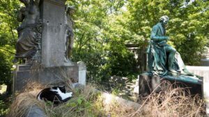 Lieux de repos célèbres : Paris offre des tombes historiques dans des cimetières de célébrités