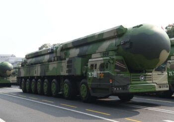 Pourquoi la Chine renforce-t-elle massivement son arsenal d’armes nucléaires ?
