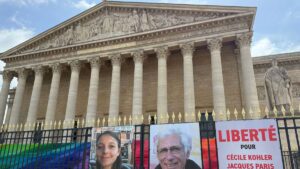 Relations tendues : un couple de Français libéré après trois ans de prison en Iran