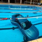 Curiosité venue de France : une femme percute sa voiture dans une piscine couverte