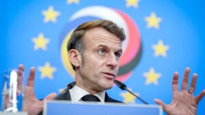 Médias en ligne : Macron réprimande Facebook pour une fausse vidéo sur le coup d'État