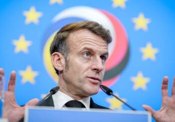 Médias en ligne : Macron réprimande Facebook pour une fausse vidéo sur le coup d&rsquo;État