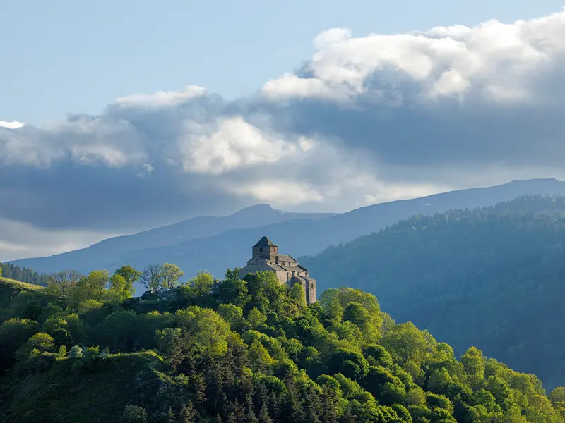 Église Saint-Pierre de Bredons, près de Murat 