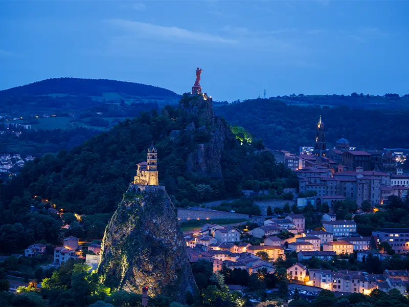 Le Puy-en-Velay la nuit © Jeremy Flint