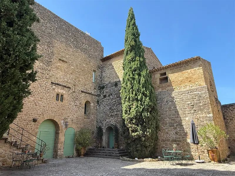 Château Saint-Pierre de Méjans