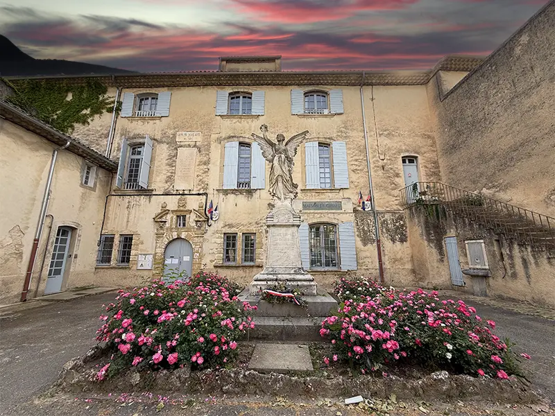 Lourmarin Provence, bâtisses anciennes