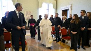 Catastrophe d'incendie: le pape offre du réconfort aux personnes endeuillées à Crans-Montana