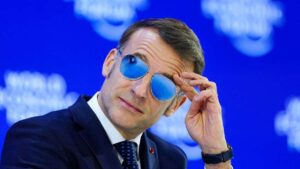 France : les lunettes de soleil de Macron suscitent un battage médiatique autour du mannequin de luxe