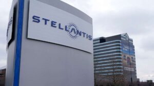 Constructeur automobile : Stellantis dans le rouge après un revirement sur les voitures électriques américaines