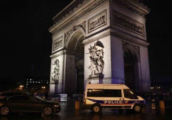 Crime : Attentat terroriste à l&rsquo;Arc de Triomphe à Paris – le gendarme indemne