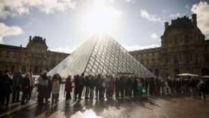 Crime : Des billets erronés ? Arrestations suite à des soupçons d'escroquerie au Louvre