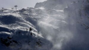 France/Suisse : des avalanches tuent cinq skieurs dans les Alpes