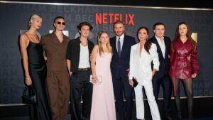 People : Victoria Beckham honorée à Paris – son fils Brooklyn a disparu