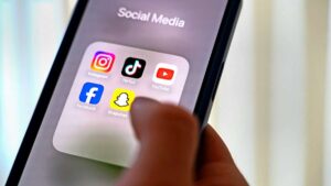 Proposition adoptée : le Parlement français vote l'interdiction des réseaux sociaux pour les moins de 15 ans