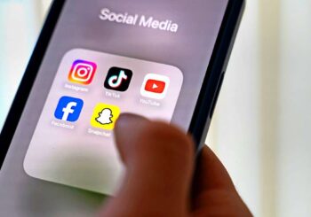 Proposition adoptée : le Parlement français vote l&rsquo;interdiction des réseaux sociaux pour les moins de 15 ans
