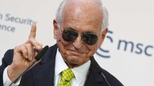 S'amuser sur une grande scène : avec des lunettes de soleil : Ischinger rappelle le moment Macron