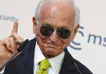 S&rsquo;amuser sur une grande scène : avec des lunettes de soleil : Ischinger rappelle le moment Macron