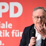 Stoch se rend à la banque alimentaire - le chauffeur est ensuite censé lui rapporter des friandises en France