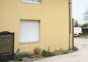 France : un enfant de neuf ans découvert nu et sous-alimenté dans un minibus