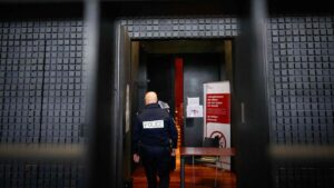 Meurtrier d’enfants accusé : Procès en France : l’homme masqué rejette l’accusation de meurtre