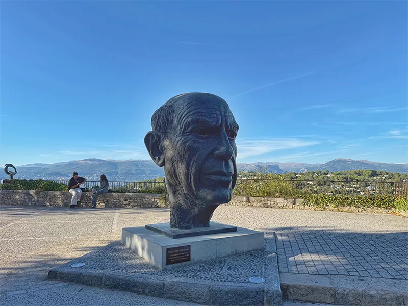 « La tête de Picasso » de Gabriel Sterk, Place des Patriote