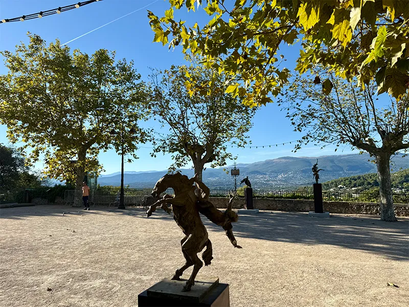 Pétanque sur la Place des Patriotes, Mougins
