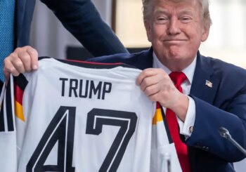 Au sommet du G7 à Évian : Merz donne à Trump le maillot de l&rsquo;équipe nationale avec le numéro 47