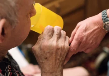 Paris : l&rsquo;euthanasie en France désormais autorisée sous conditions – loi controversée en vigueur