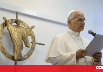 Le pape appelle à respecter la dignité humaine lors de sa visite dans un centre pour migrants à Paris