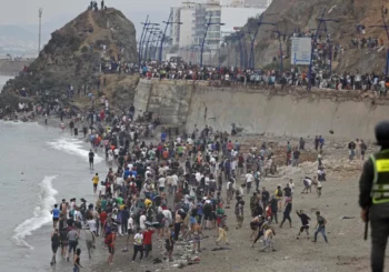 Chiffre bien plus élevé que prévu : 60 000 migrants venus du Maroc à Ceuta – 25 000 déjà repartis